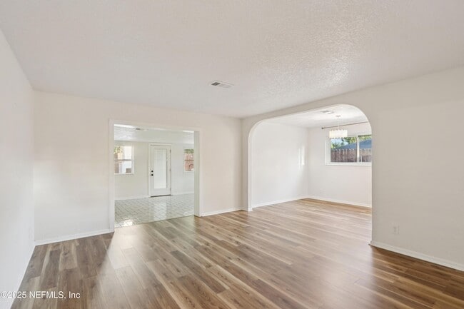 Building Photo - 409 Sailfish Dr E