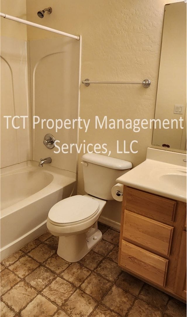 Building Photo - Beautiful 3 Bedroom Townhome Gated Gilbert Community!