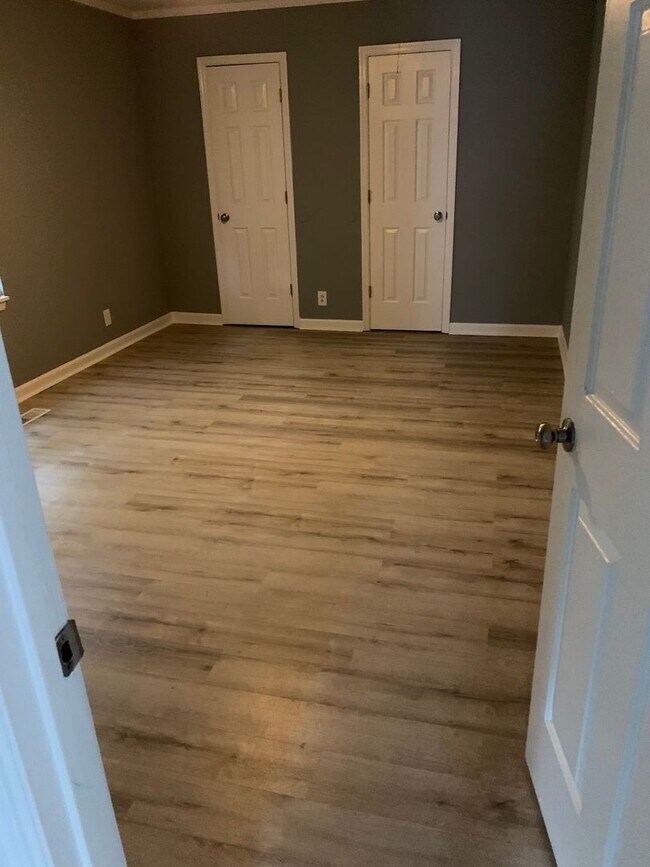 Building Photo - Mount Juliet three bedroom two bath in the...