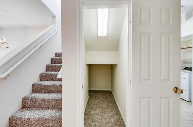 Building Photo - 12565 Piping Rock Dr