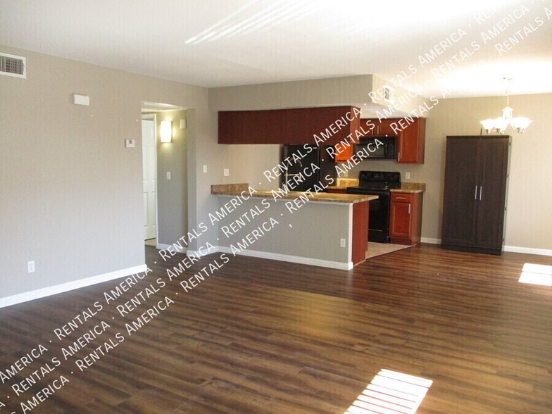 Building Photo - 1350 N 85th Pl