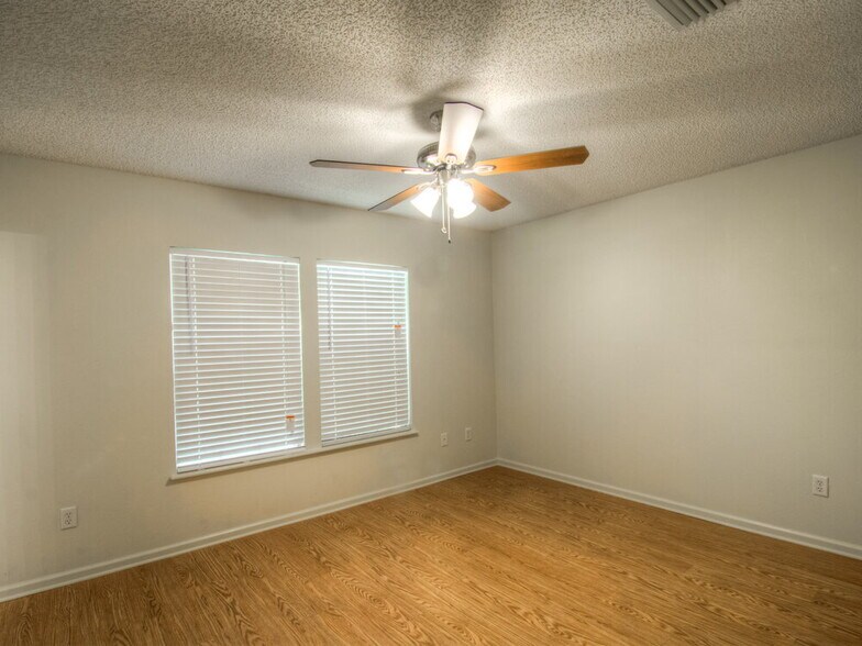 Building Photo - 1123 Sunray Ct