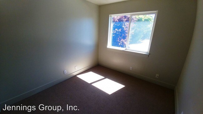 Building Photo - 1527-1527 Lincoln Alley