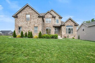 Building Photo - Pet Friendly Three Bedroom with Bonus!