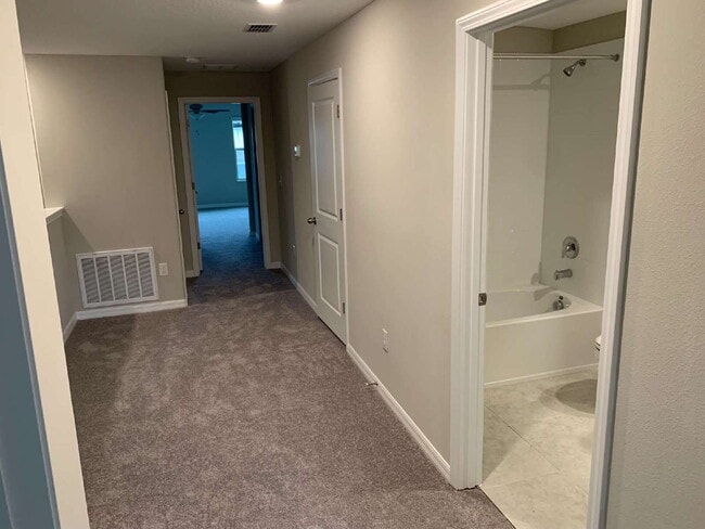 Building Photo - 9625 Pembrooke Pines Dr