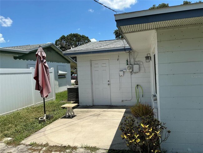 Building Photo - 10888 Temple Ave