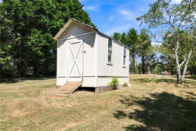 Building Photo - 8155 Knight Ln