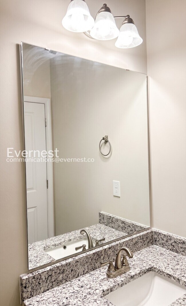 Building Photo - 4-Bed/2-Bath/Pet Friendly/Available Soon!