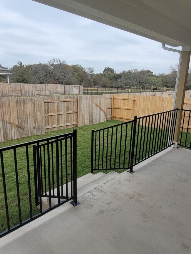 Building Photo - 105 Riverhill Dr