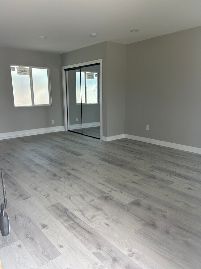 Building Photo - 5534 Santa Barbara Ave