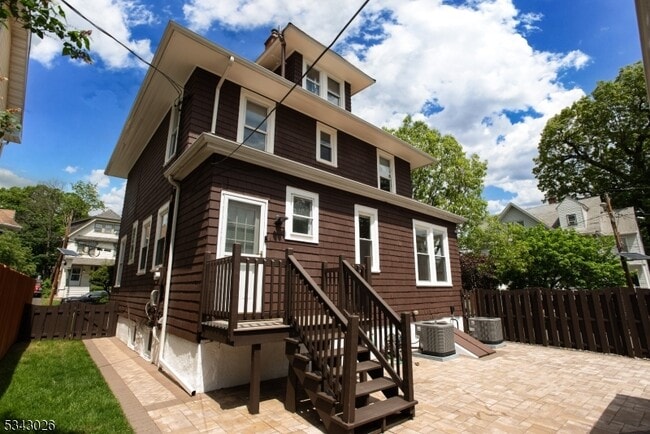 Building Photo - 27 Morse Ave