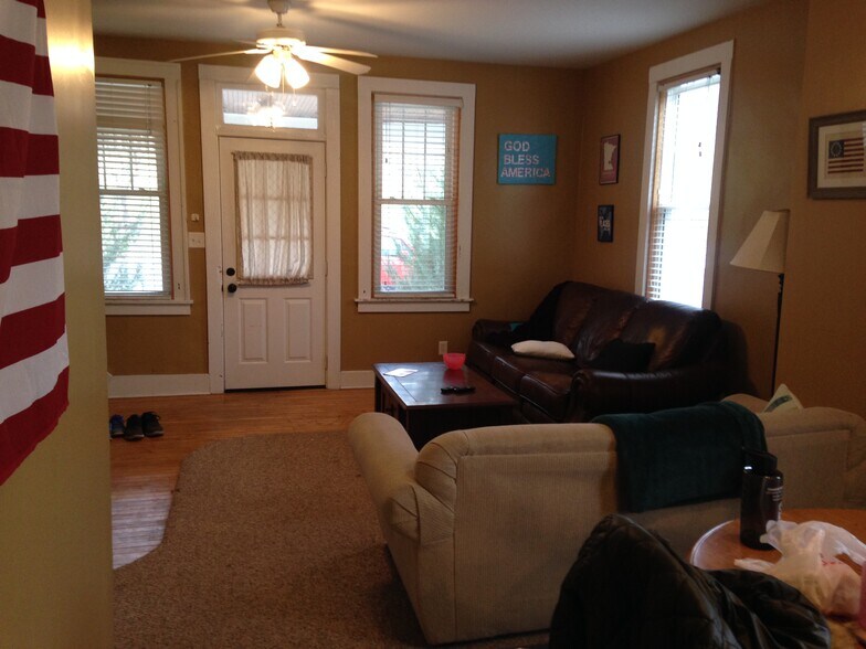 Building Photo - 147 James Ave