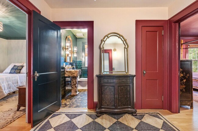 Building Photo - 821 Ingleside Ave