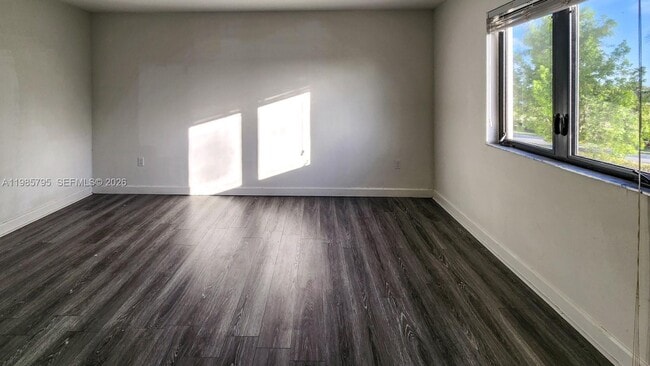 Building Photo - 470 NE 194th Terrace