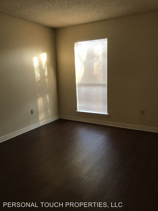 Building Photo - 3023 Toulon Dr