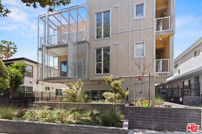 Building Photo - 1223 Hayworth Ave
