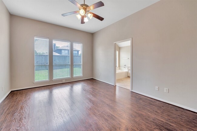 Building Photo - 871 Falling Springs Ln
