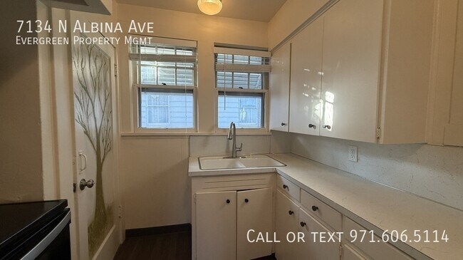 Building Photo - 7134 N Albina Ave