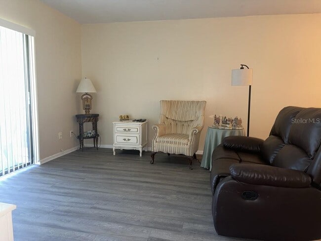 Building Photo - 261 Cypress Ln