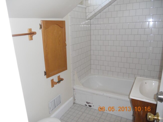 3rd floor bath - 1765 Summit St