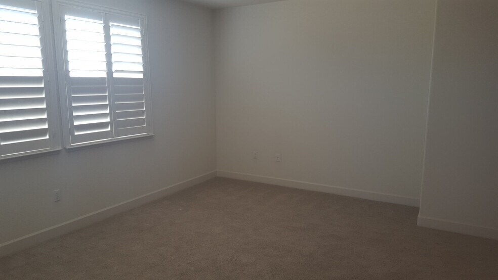 Building Photo - 2256 W Cantara Dr