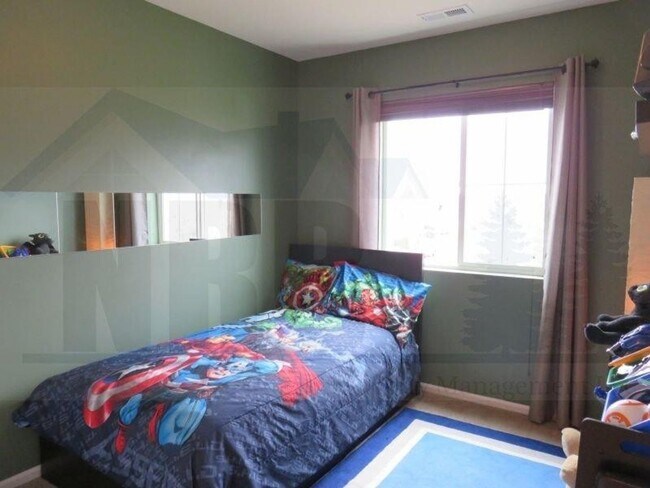 Building Photo - Beautiful 4 Bedroom Home located in a Gate...