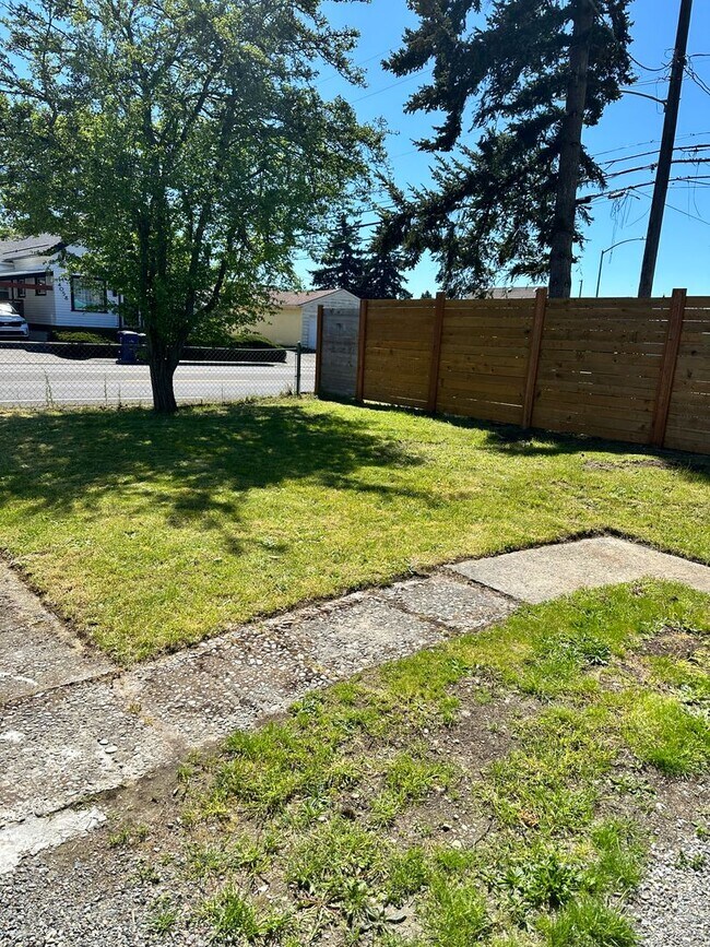 Building Photo - Completely remodeled Adorable home in Conv...