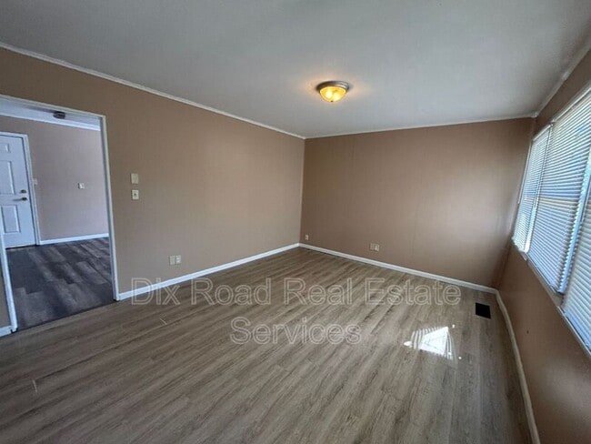 Building Photo - 1422 Honeybee Dr