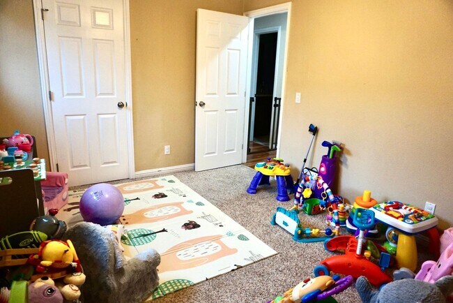 Building Photo - Quaint Four Bed/ Two Bath in Oceanside