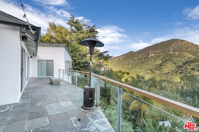 Building Photo - 3476 Troy Dr