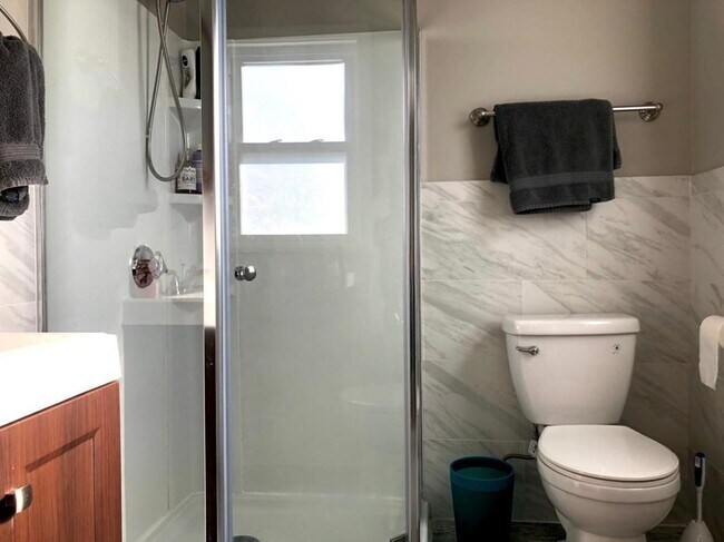 Building Photo - 54 Lothrop St