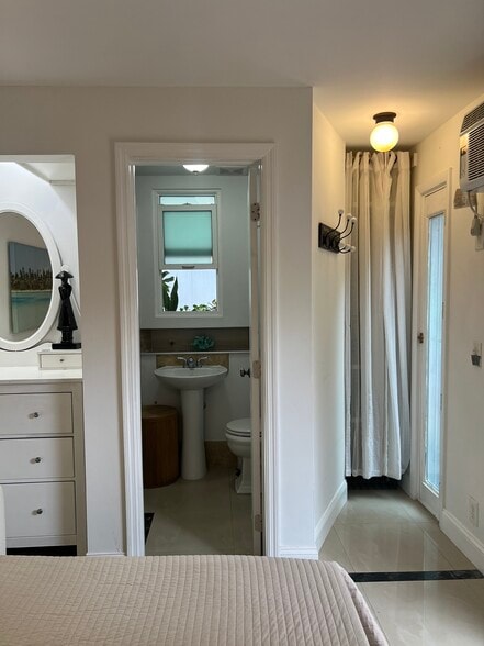 Building Photo - 2528 Grant St