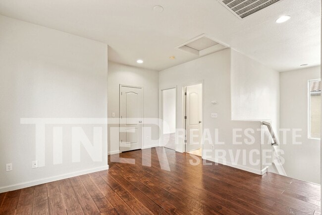 Building Photo - 5 Mantauk Point Pl