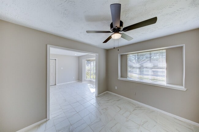 Building Photo - 361 Dawn Hill Dr