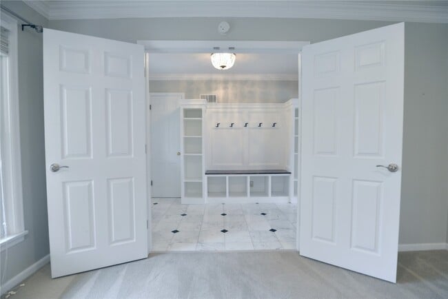 Building Photo - 2235 N Ballas Rd