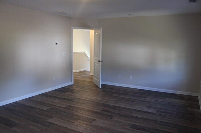 Building Photo - 119 Roswell Dr W