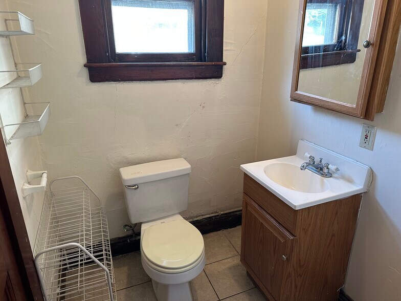 Building Photo - 102 Mount Auburn St