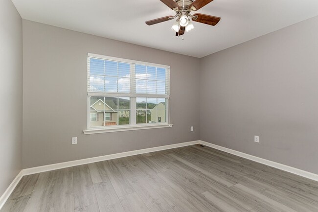 Building Photo - Welcome to this charming 3 bedroom, 2.5 ba...