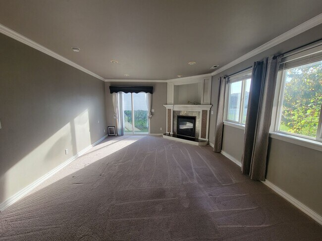 Building Photo - 3BR/2.5BA Home Near River – Stamped Patio,...