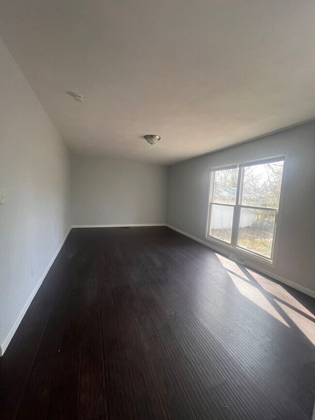 Building Photo - Clean Updates Meet Classic Built-In Charm