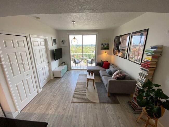Building Photo - 3500 Coral Wy