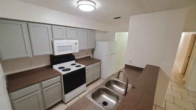 Building Photo - 3427 Republic Dr