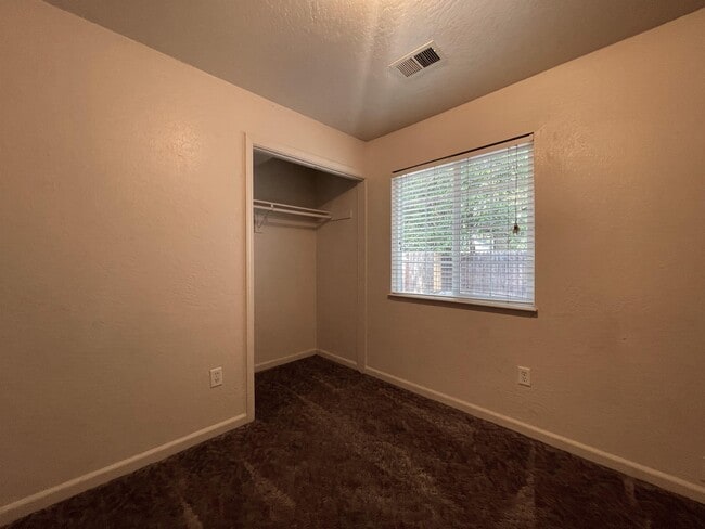 Building Photo - 524 W 1st Ave