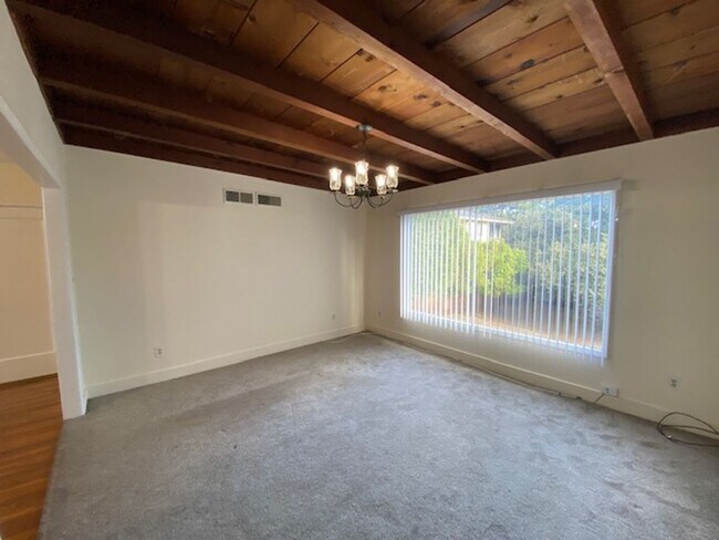 Building Photo - 916 Lighthouse Ave