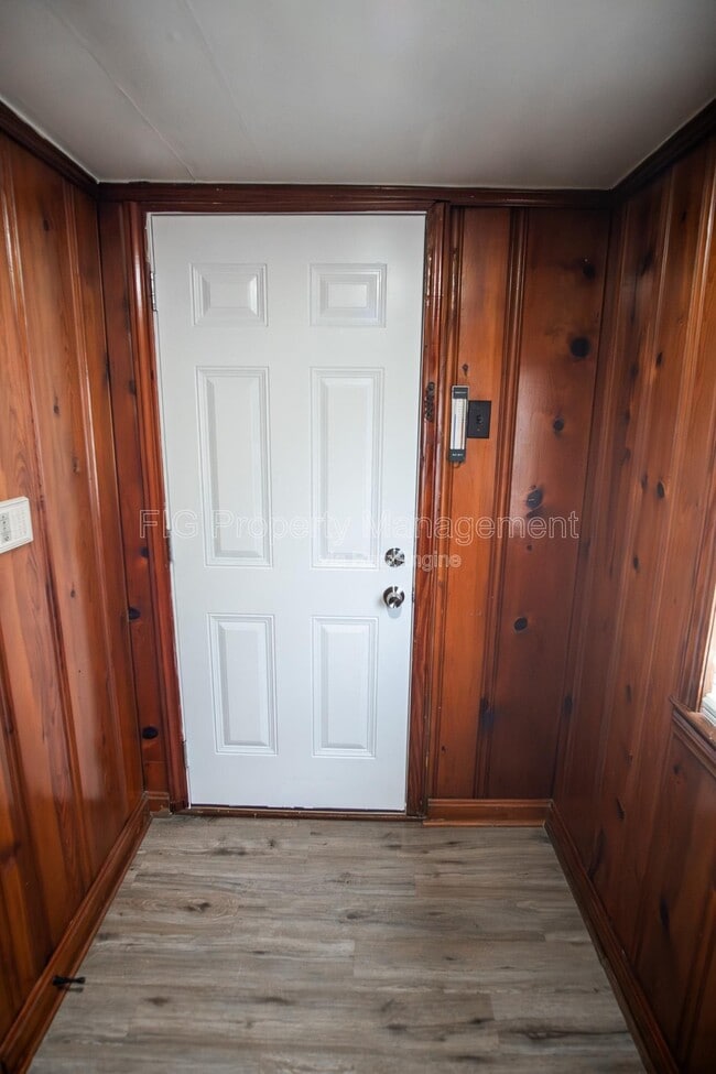 Building Photo - 525 Sewanee St