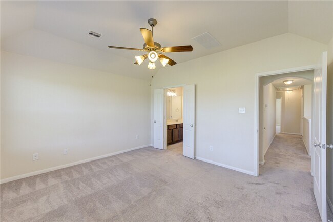 Building Photo - 8335 Hawthorn Vly Ln