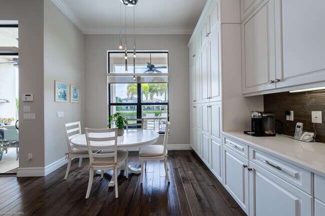 Building Photo - 9368 Eden Roc Ct