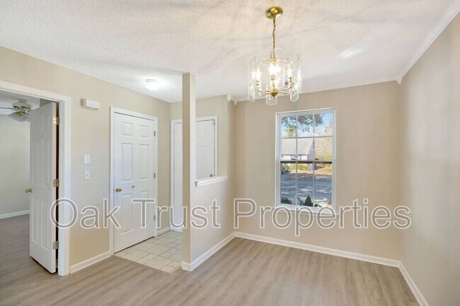 Building Photo - 1366 Pinnacle Ln