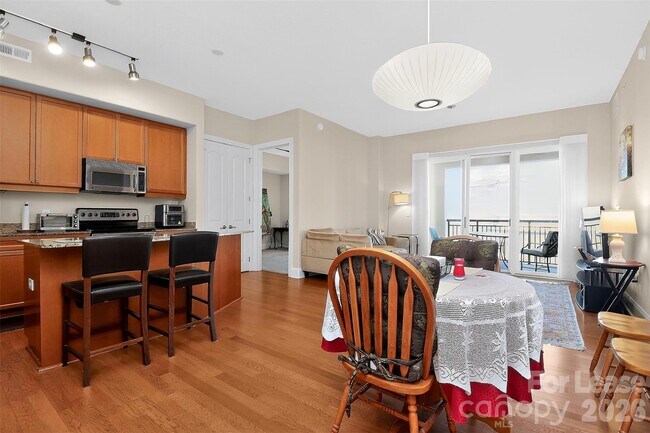 Building Photo - 4620 Piedmont Row Dr