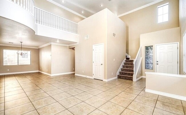 Building Photo - 5565 Golden Palms Ct